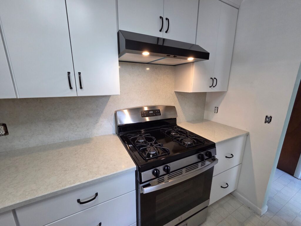 backsplash-installation-rossford-toledo-custom-countertops-1