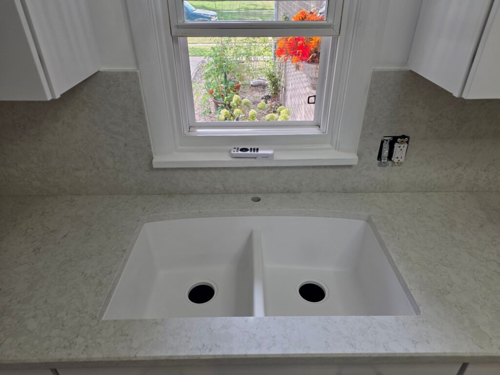 backsplash-installation-rossford-toledo-custom-countertops-2